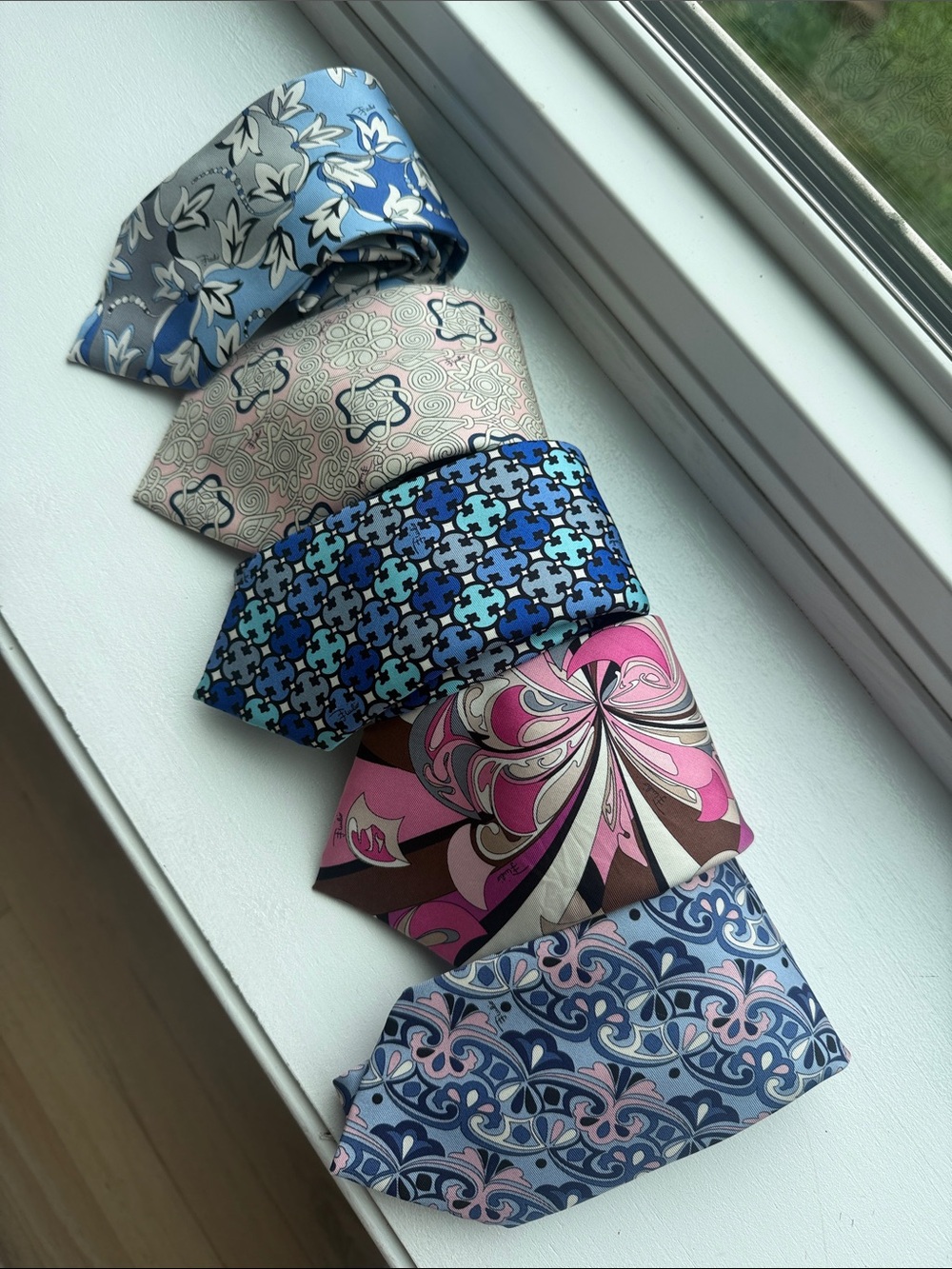 Emilio Pucci Set of 5 Patterned Silk Neckties in Blue, Pink, Gray and Brown
